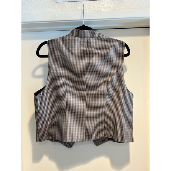 Buckle Vest Cropped Tank Top - Picture 2 of 3